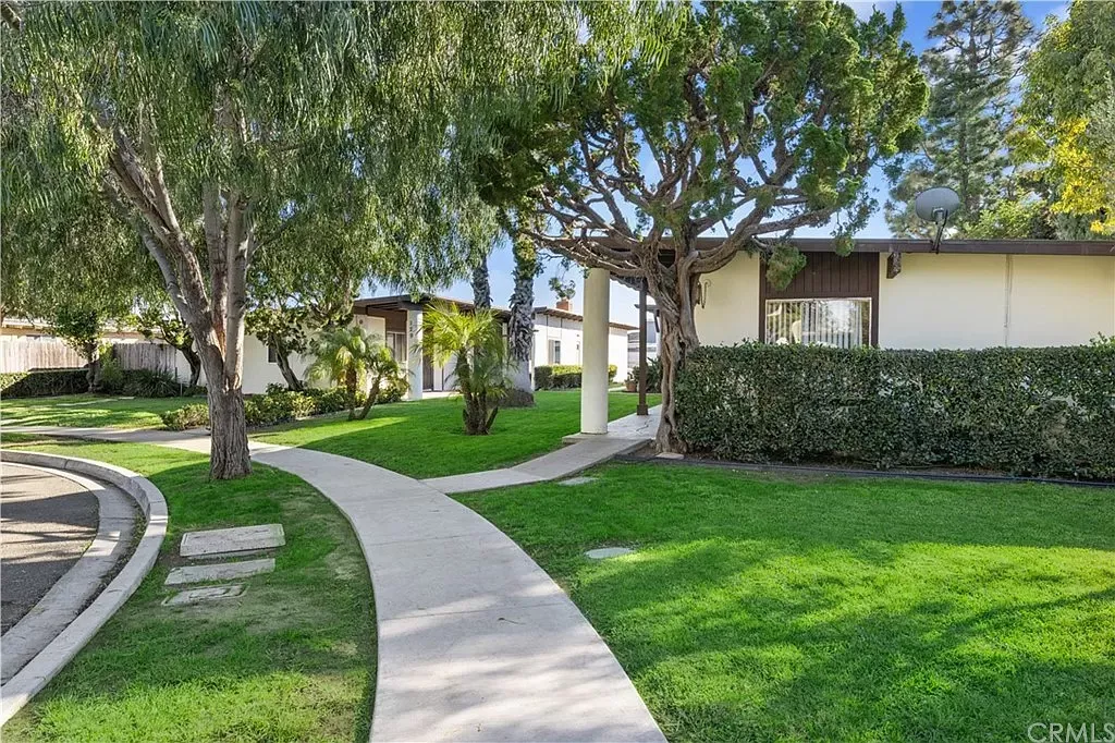 Clearbrook Lane property image of exterior walkway
