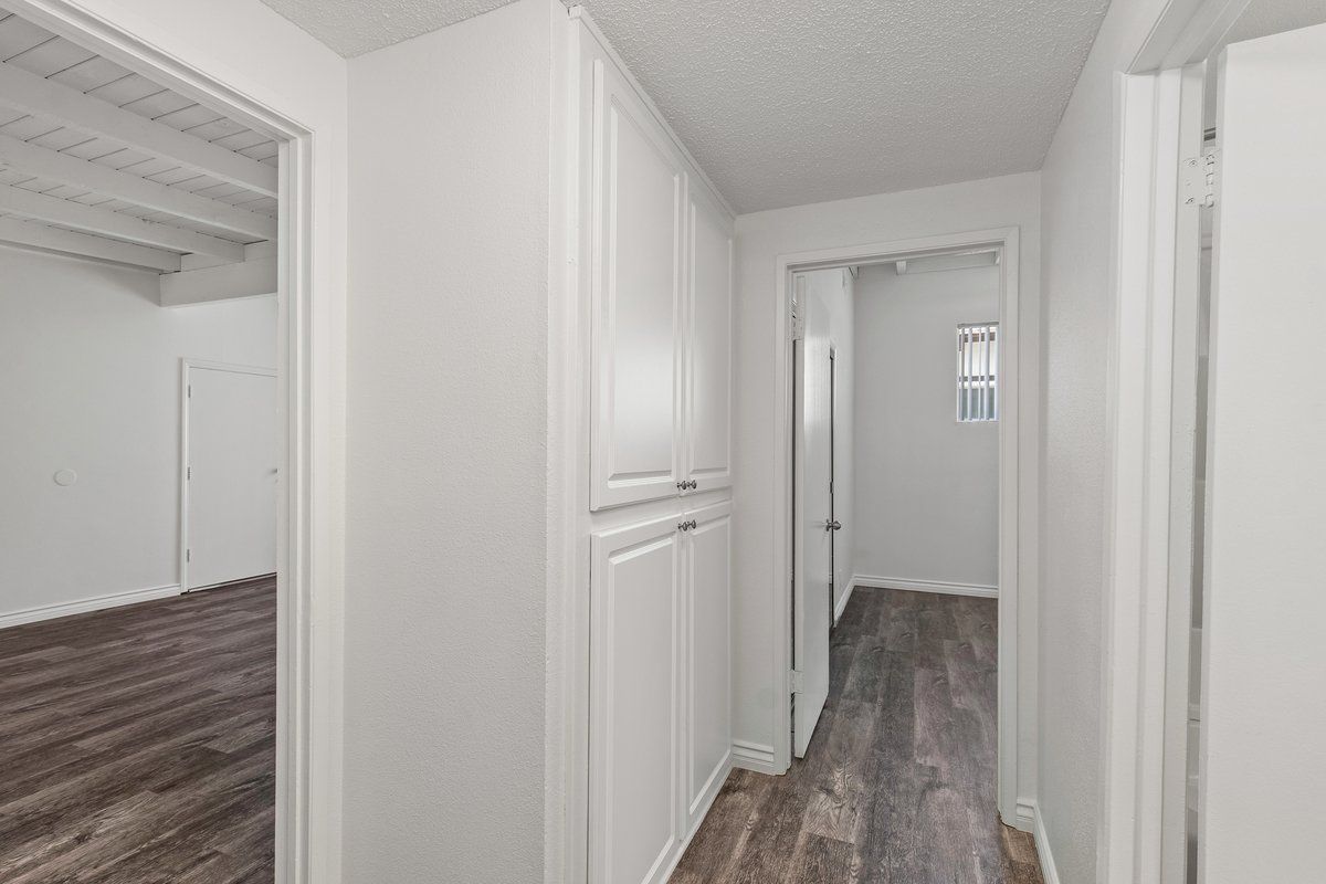 Clearbrook Lane property image of interior hallway