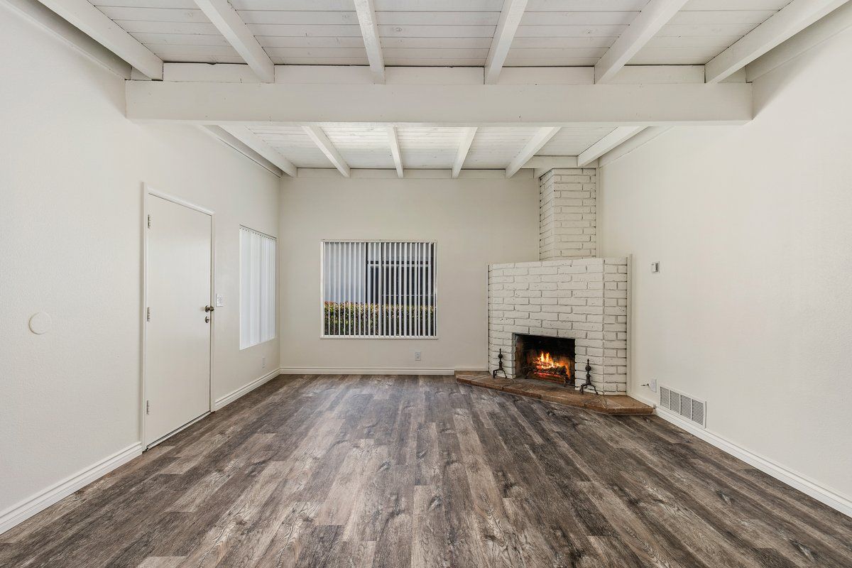 Clearbrook Lane property image of interior living room