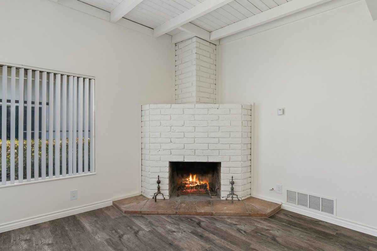 Clearbrook Lane property image of interior living room