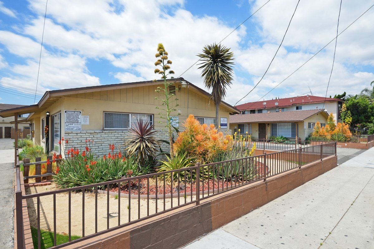 Eucalyptus Townhomes Image of exterior