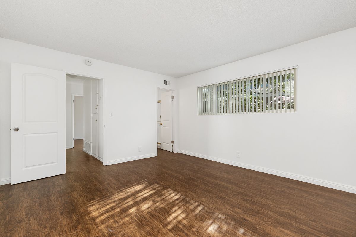 Ren Circle Apartments property photo of interior living room