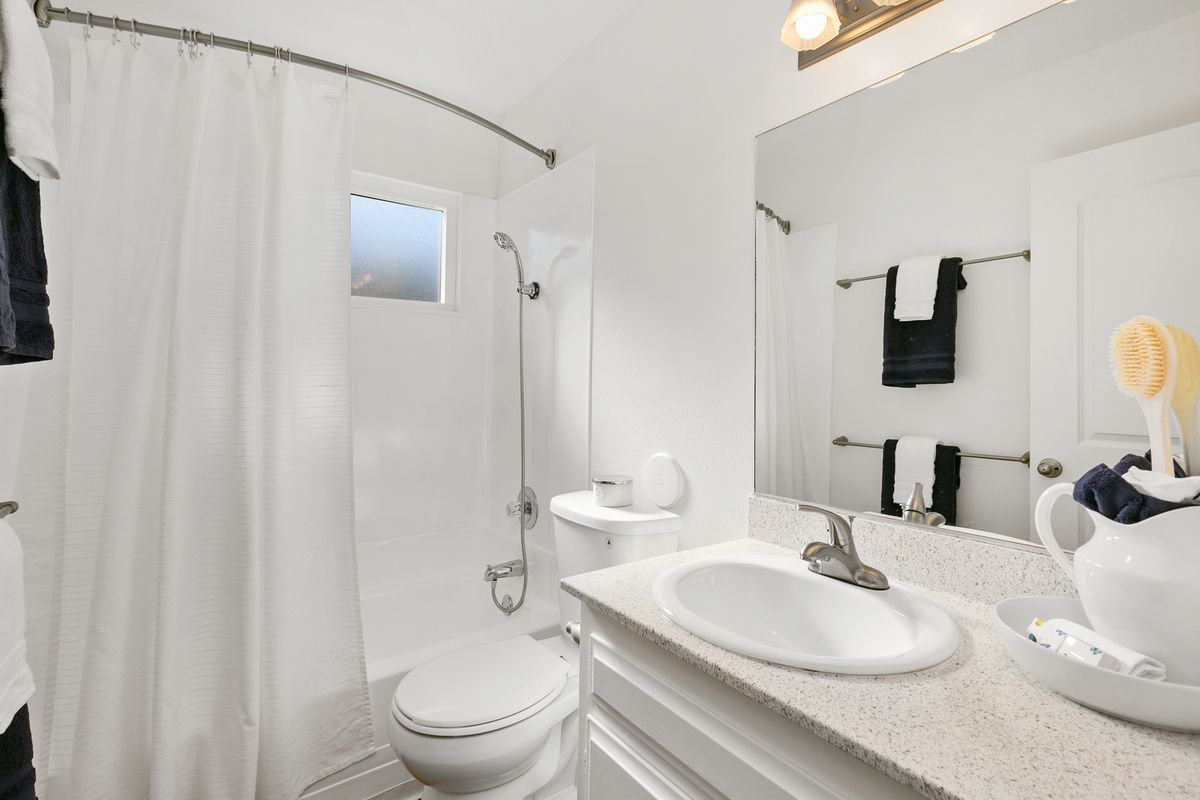 Ren Circle Apartments property photo of interior bathroom