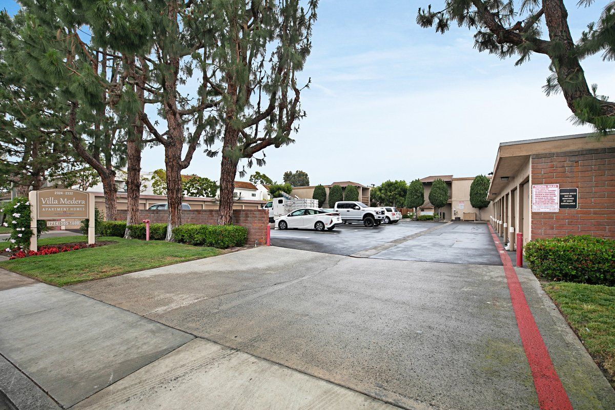 Villa Medera Apartments property photo of exterior parking
