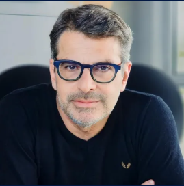 Psicólogo. Mestre em Psicologia Social e da Personalidade da PUC. Terapeuta Cognitivo. Doutorando na Universidade do Algarve. Professor pesquisador na área de Psicoterapias Cognitivo-Comportamentais. Docente na área de TCC. Conferencista internacional com ênfase em Psicoterapias Cognitivas na Infância e Transtorno de Estresse pós-traumático. Professor convidado do Mestrado da Universidade Autônoma de Barcelona. Autor e Coautor de diversas obras na área das Terapias Cognitivas. Sócio diretor do InTCC. Diretor de Ensino do InTCC. Coordenador do curso de especialização em Psicoterapias Cognitivo-Comportamentais e do curso de especialização em Psicoterapias Cognitivo-Comportamentais na Infância e Adolescência do InTCC, presente em 15 cidades brasileiras. Membro fundador e presidente da Federação Brasileira de Terapias Cognitivas (FBTC), biênio 2005-2007. Diretor do Instituto TRI de. Presidente do antigo Concriad, atual Concriart- Congresso Brasileiro de Terapias Cognitivas da infância e adolescência.