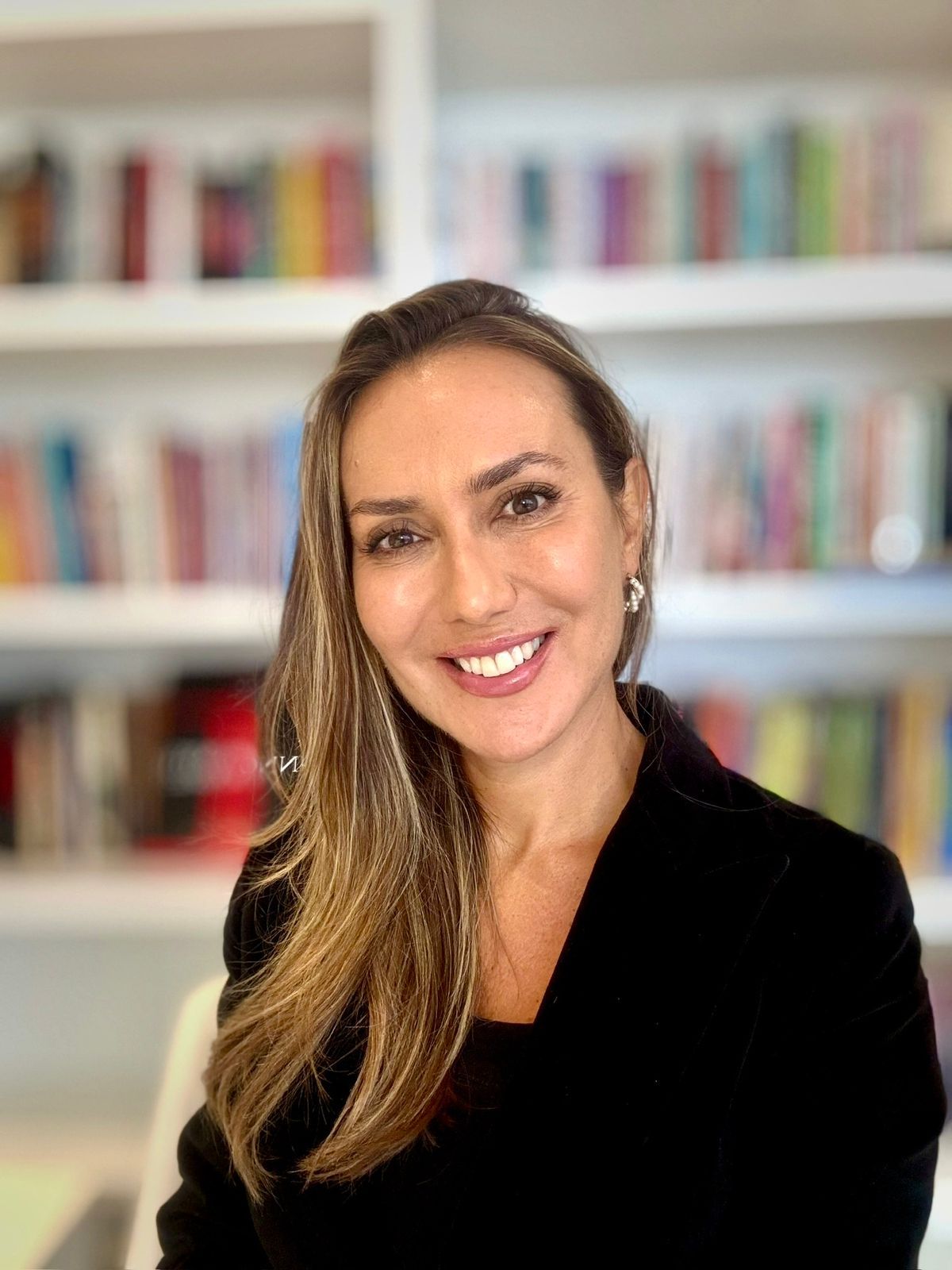 Juíza da Vara da Infância e Juventude capital do RJ. Professora de Sireito da Criança e do Adolescente da EMERJ e da ENFAM. Cooredenadora do CEJUSC de Justiça Restaurativa do TJRJ. Membro do International Visitors Leadership Program do Departamento de Estado dos EUA - Protecting Women and Childern. Autora do Protocolo Eu te Vejo - um projeto de prevenção à violência escolar.