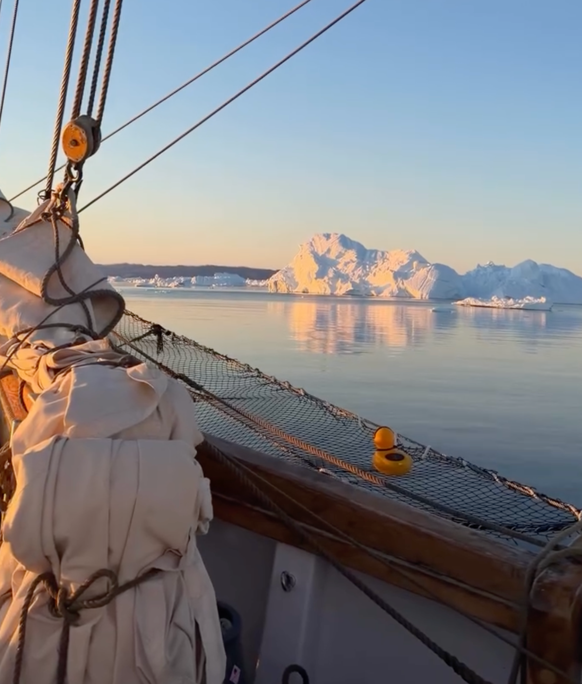 Alma through the Northwest Passage, phot courtesy of Amundsen Adventures.