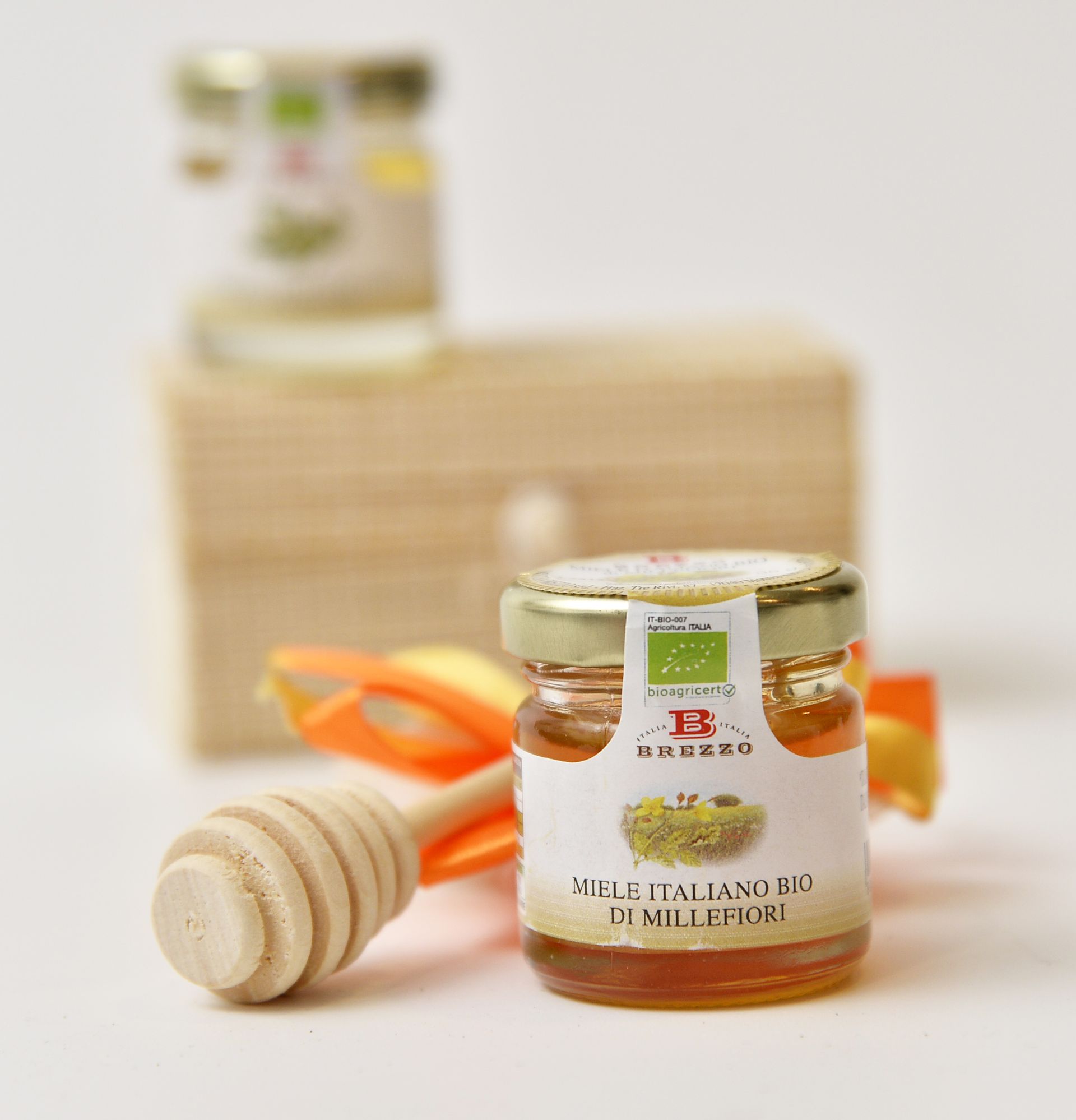 Barattolo di miele di fiori selvatici italiano, mestolo in legno per il miele e confezione regalo.