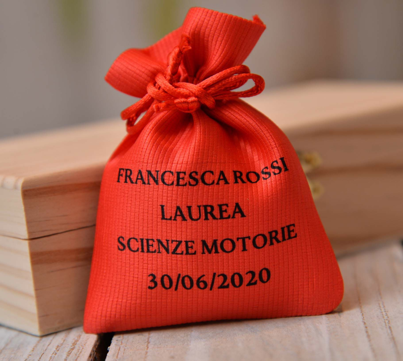 Borsa rossa con il nome