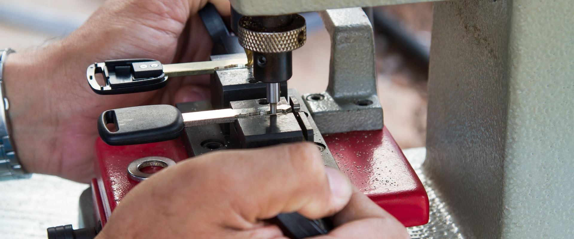 A person is using a machine to make a key.
