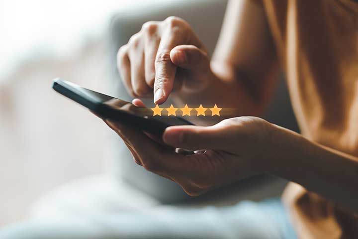 woman customer giving a five star rating