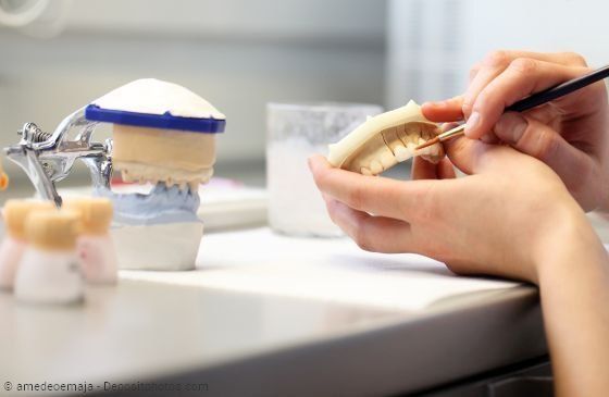 Herstellung von Kronen und Brücken im Dentallabor