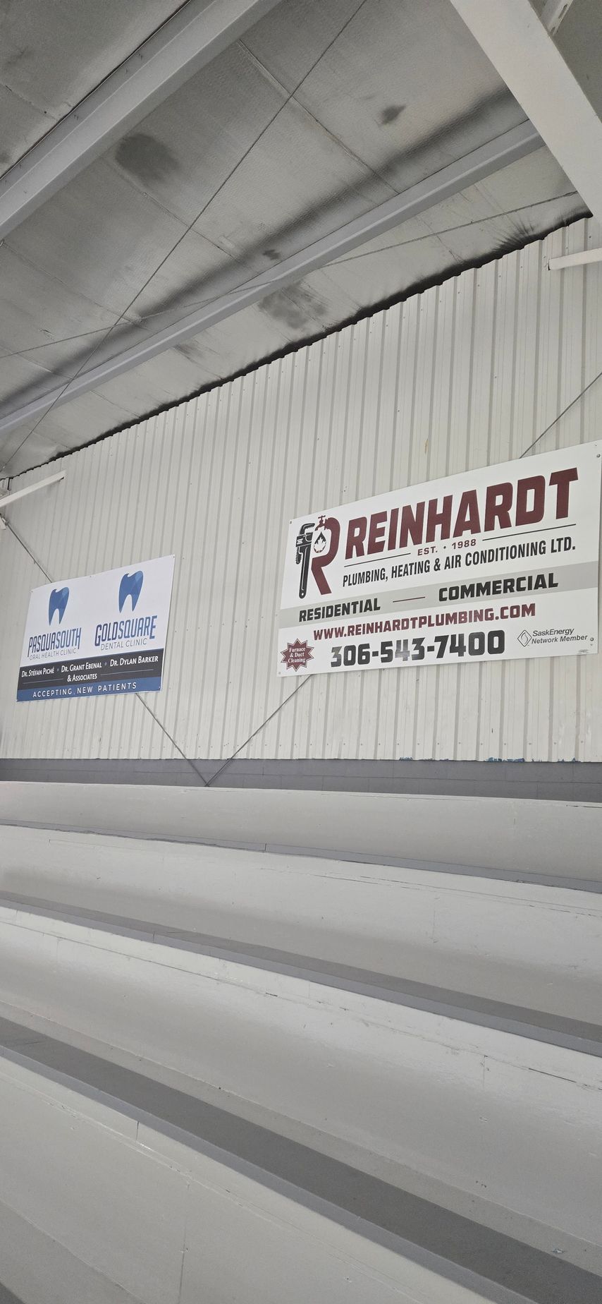 A white wall with a sign that says reinhardt on it.