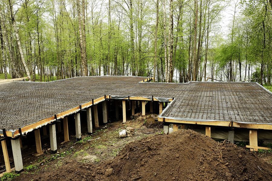 a house under construction in the middle of a forest