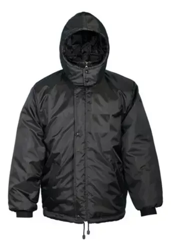 Chaqueta negra con capucha, cremallera, dobladillo ajustable con cordón y bolsillos delanteros sobre fondo blanco.