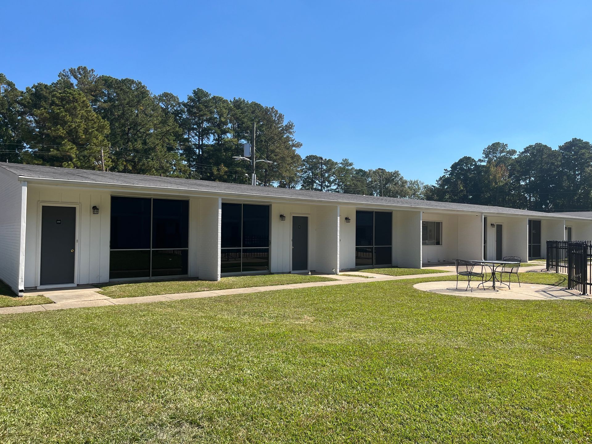 Pool side apartment for rent Meridian MS