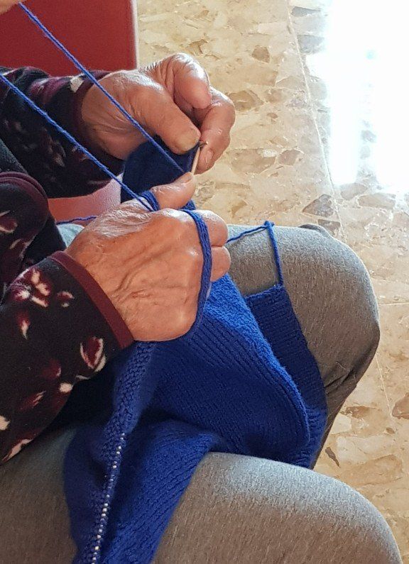 Attività di uncinetto e lavoro a maglia