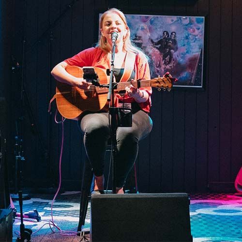 LIVE MUSIC