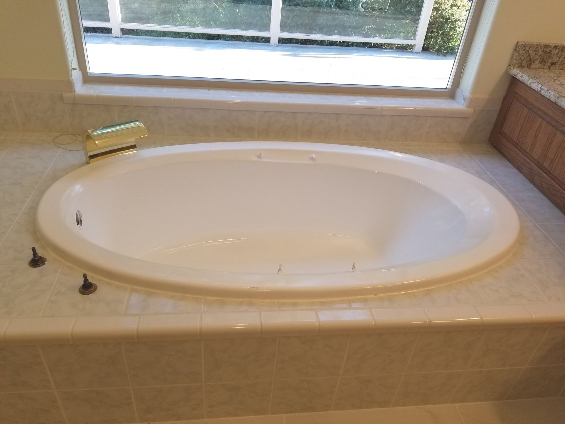 White Tubs - Seattle, WA - Premier Resurfacing Services LLC