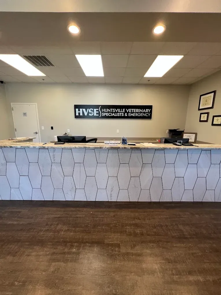 Huntsville Vet Specialist & Emergency Front Desk and Signage