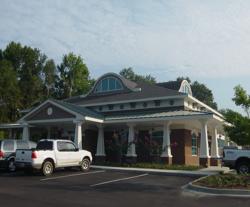 Exterior covered drop-off entrance with columns and parking area at Statesboro Bulloch Regional Veterinary Hospital