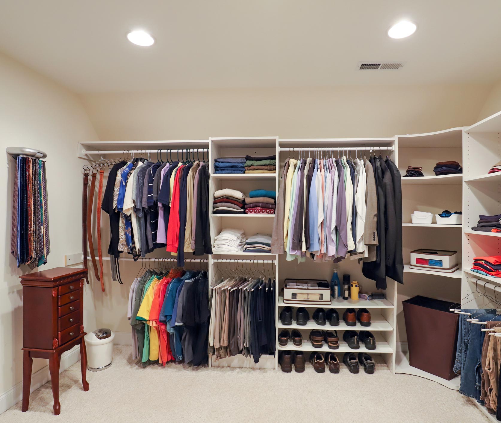 Wardrobe with Clothes — Wauwatosa, WI — Best Estate Services Wardrobe with Clothes — Wauwatosa, WI — Best Estate Services