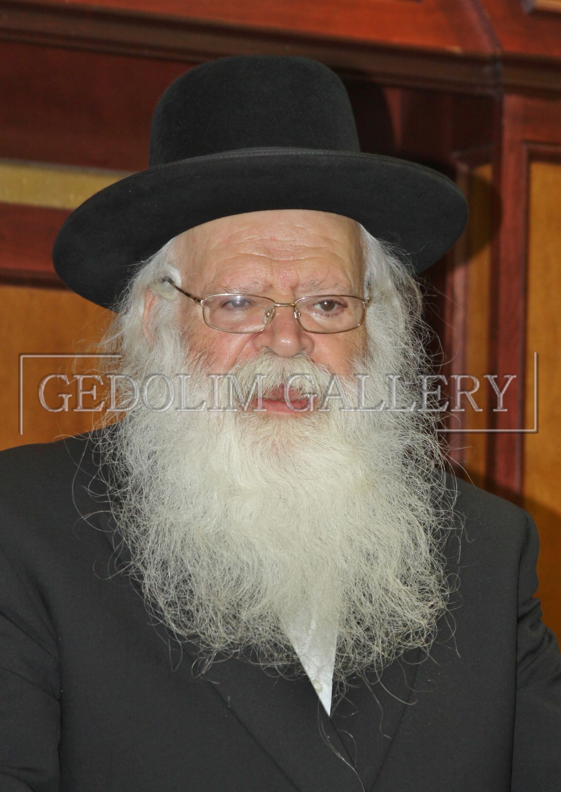 A man with a beard wearing a hat and glasses