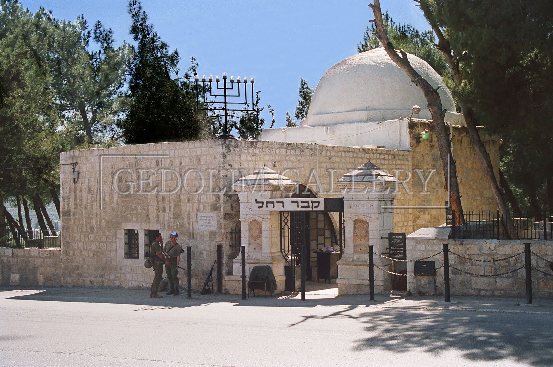 A building with a sign that says ' hebrew gallery ' on it