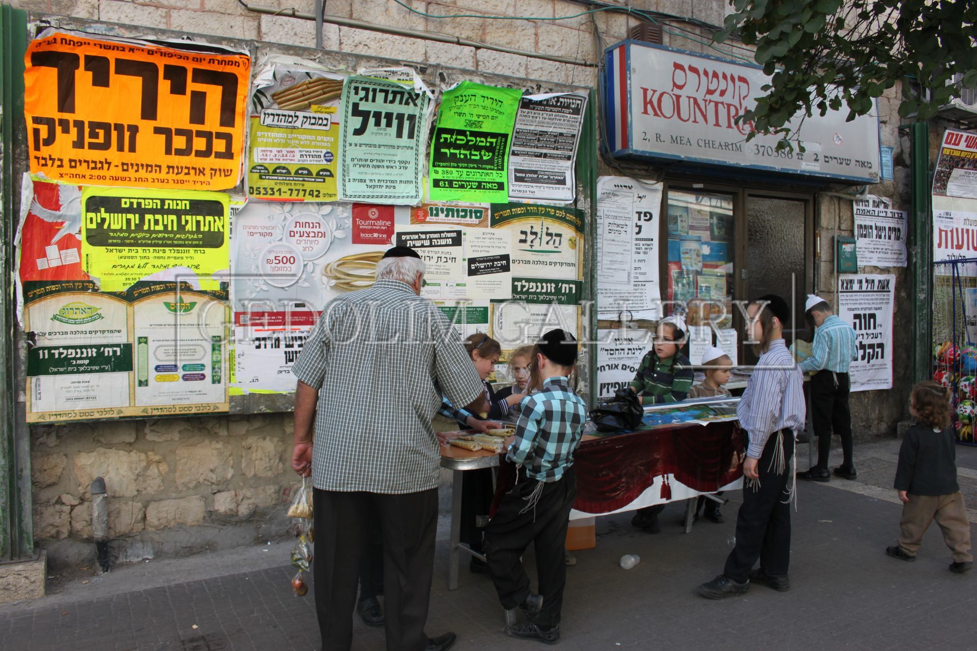 A group of people standing in front of a sign that says kc unit