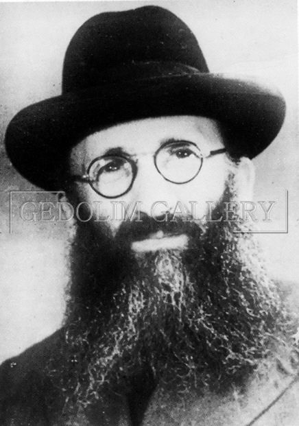 A man with a beard wearing a hat and glasses