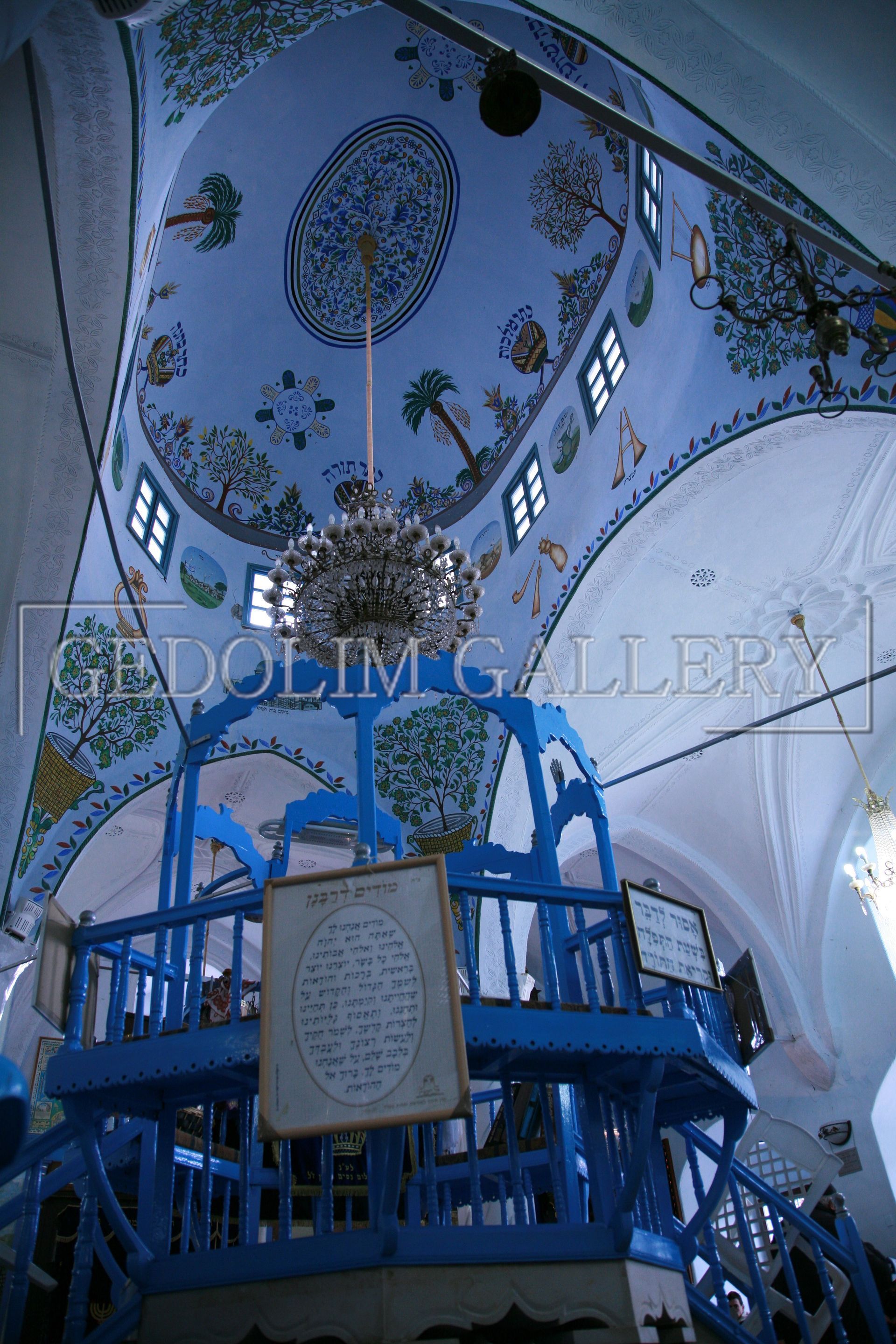 A picture of the inside of a building taken by the dolim gallery