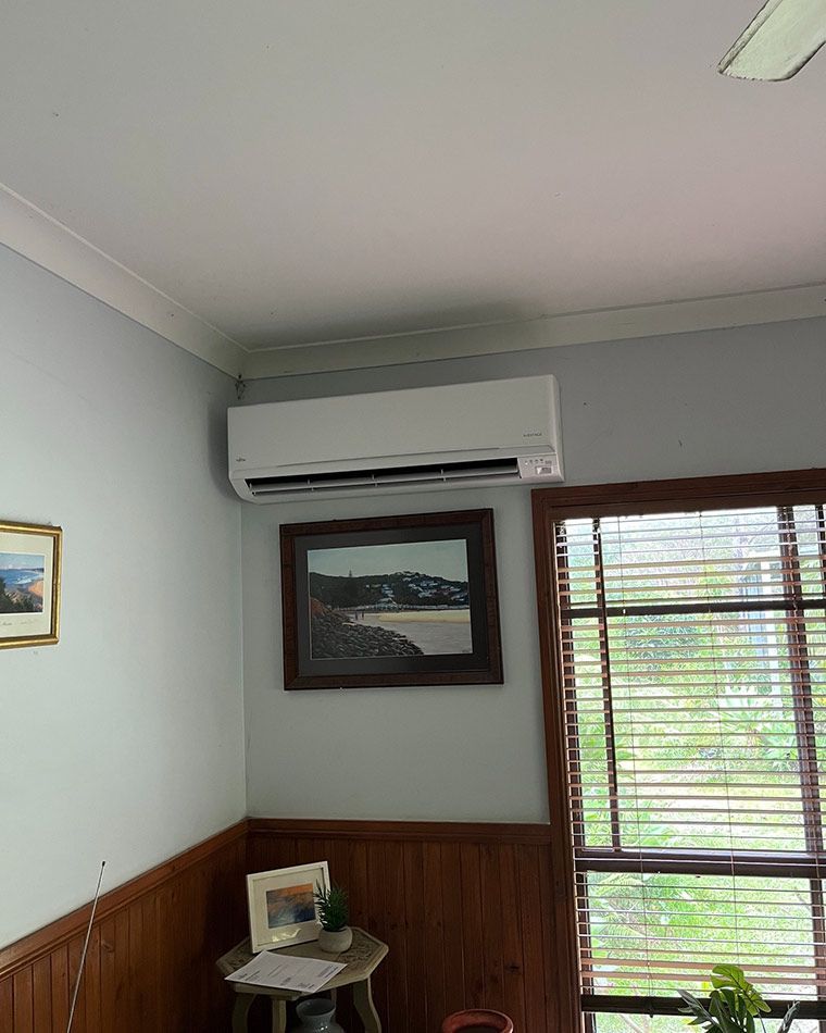 Air Conditioner In The Wall Room — Macleay Air In West Kempsey, NSW