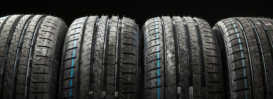 Fila di pneumatici multimarca Schenetti
