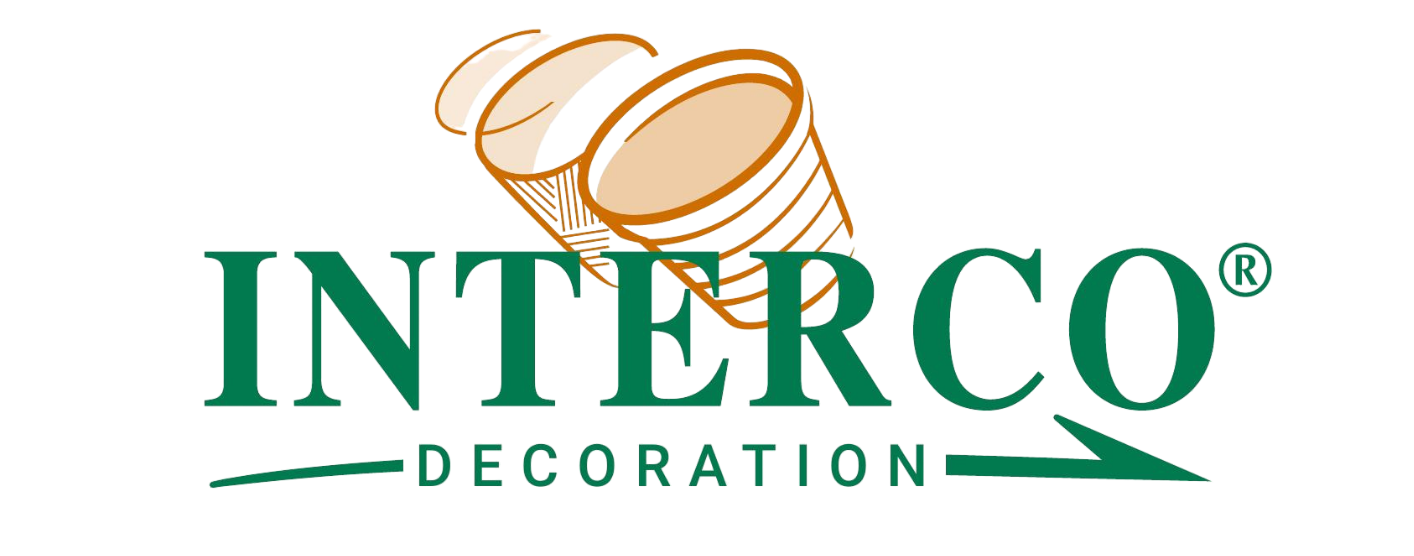INTERCO Decoratie-logo met groene tekst en gouden swoosh-design