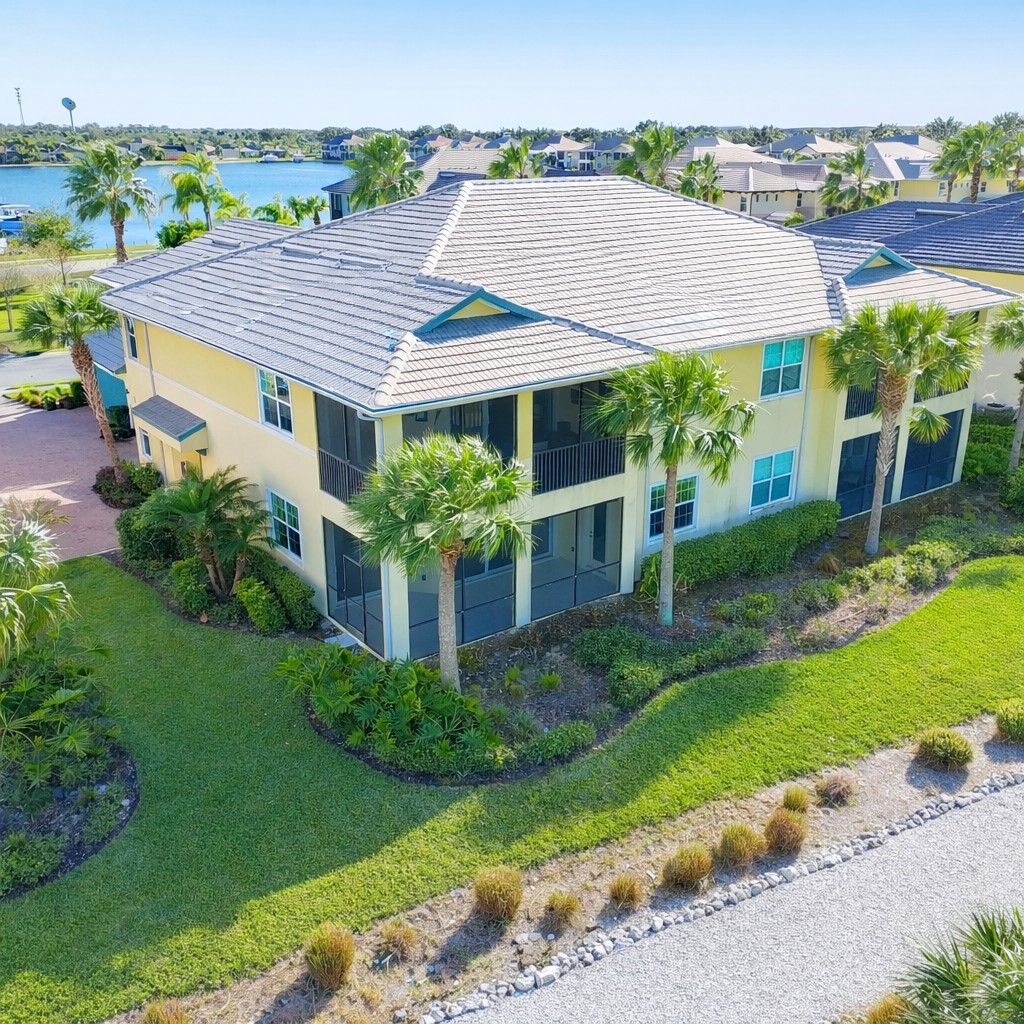1264 Riverscape St. Bradenton, FL. Riverfront Condo in Tidewater Preserve