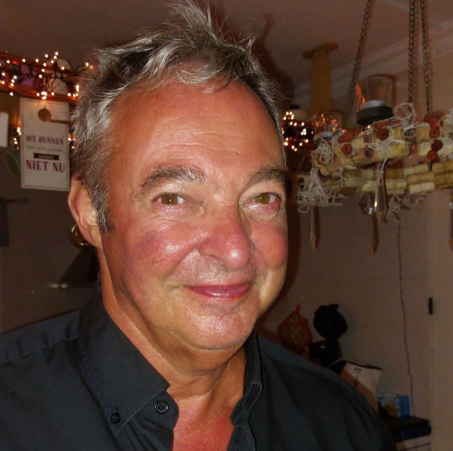 Louis met glimlach 