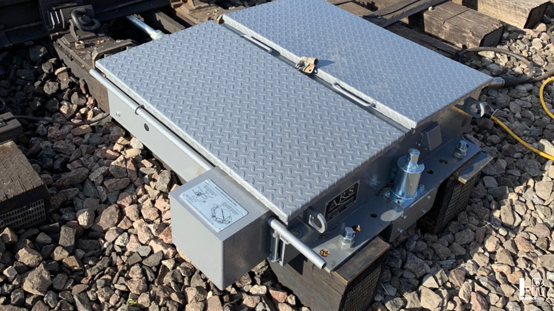 IRYM-16 hydraulic switch machine by Intertech Rail