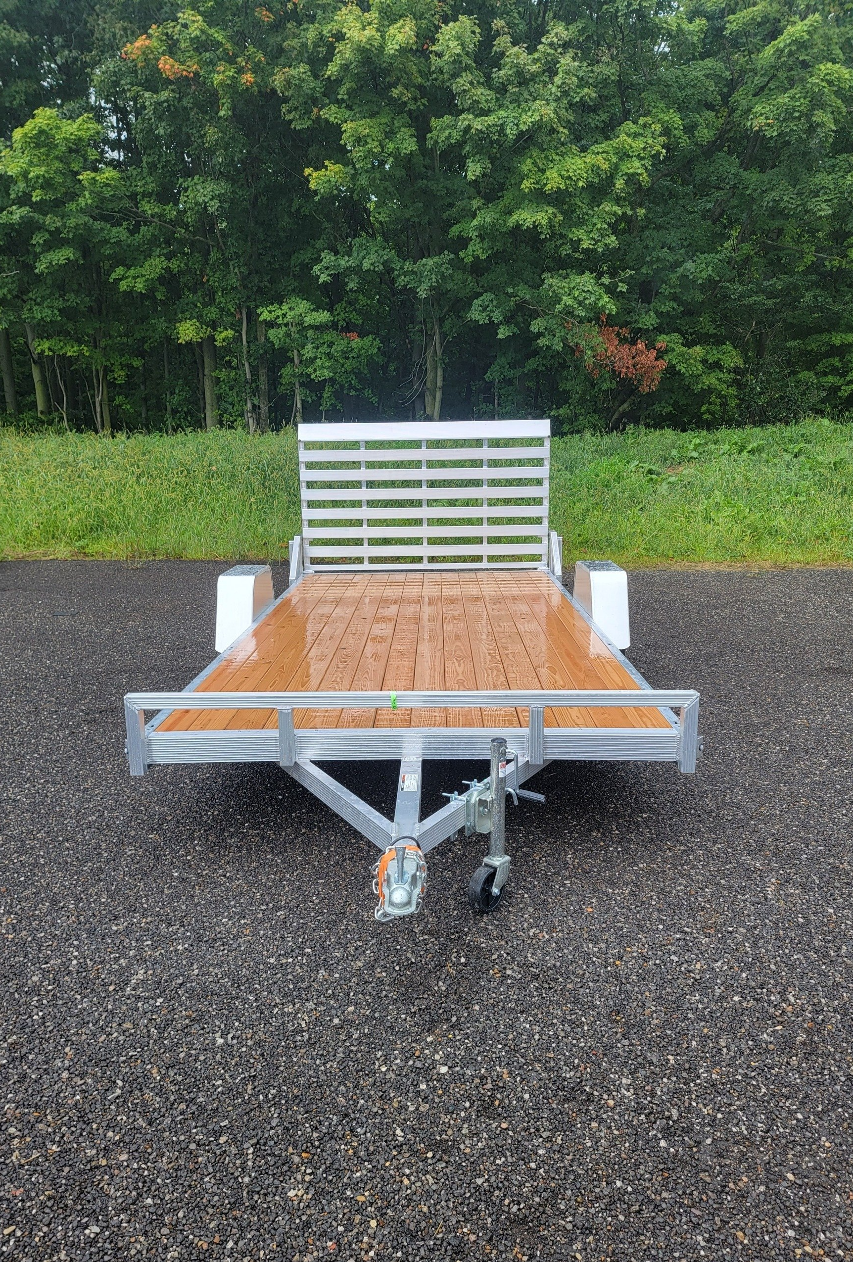 utility trailer with tongue jack