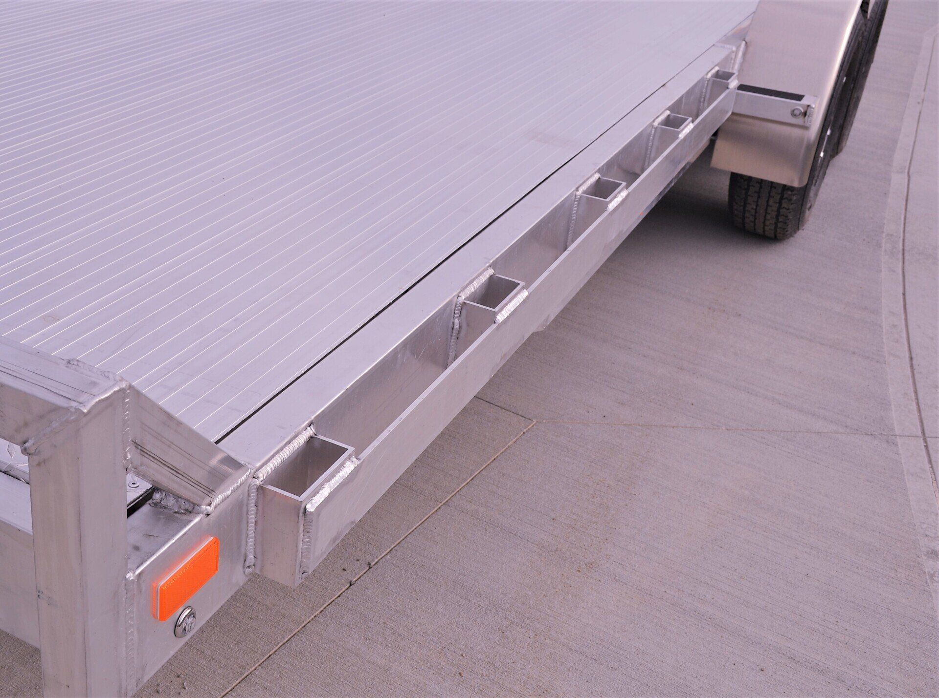 rub rails and stake pockets tie downs