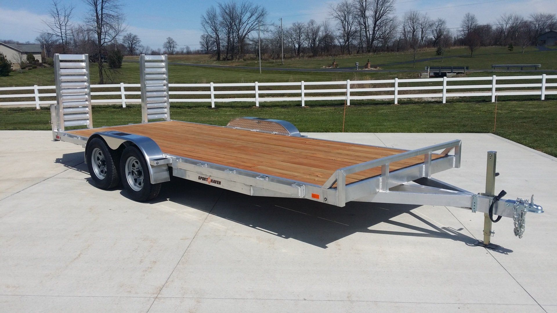 flat bed trailer with ramps