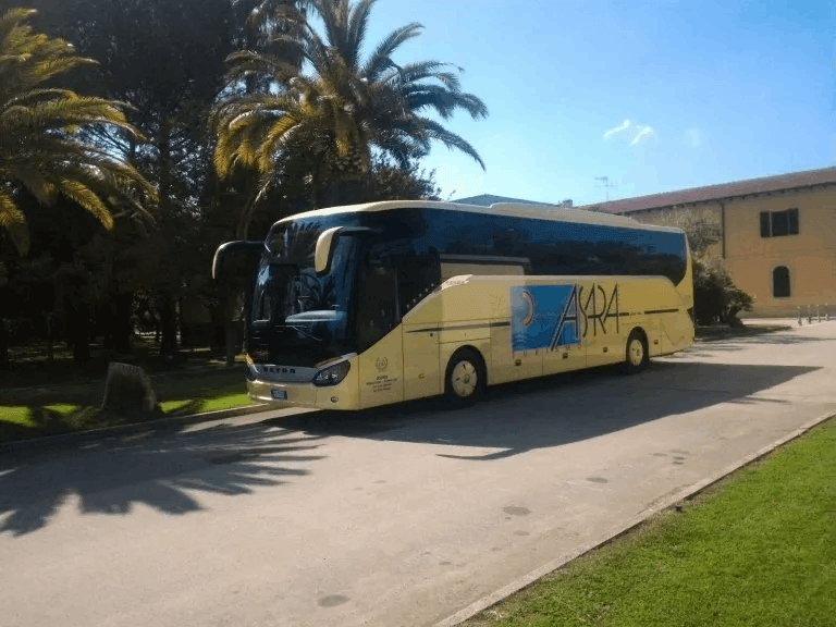pullman dell'azienda di noleggio