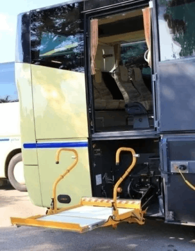 veicolo con pedana disabili