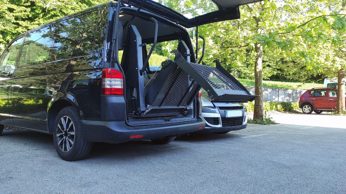 minivan with disabled platform