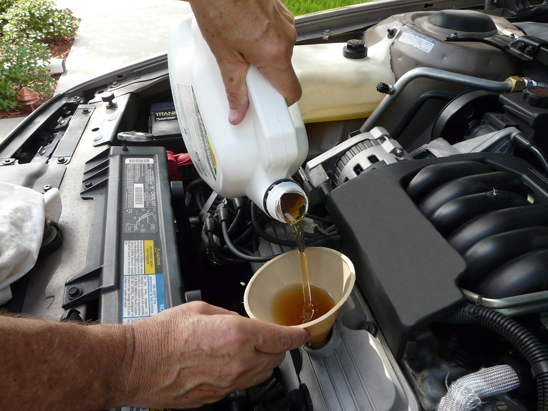 Why Regular Oil Changes Matter for Your Vehicle in Tennessee