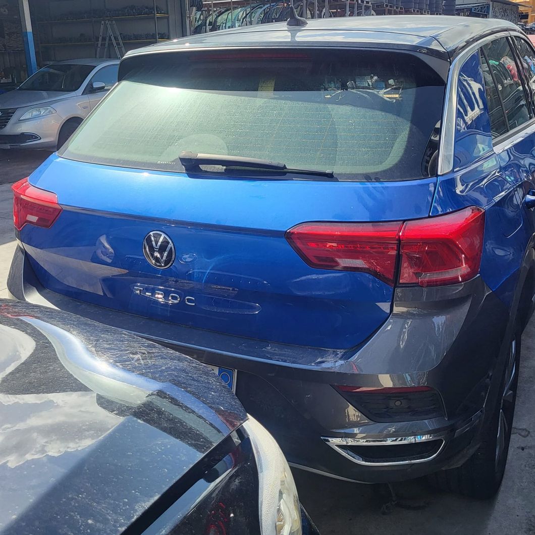 macchina blu