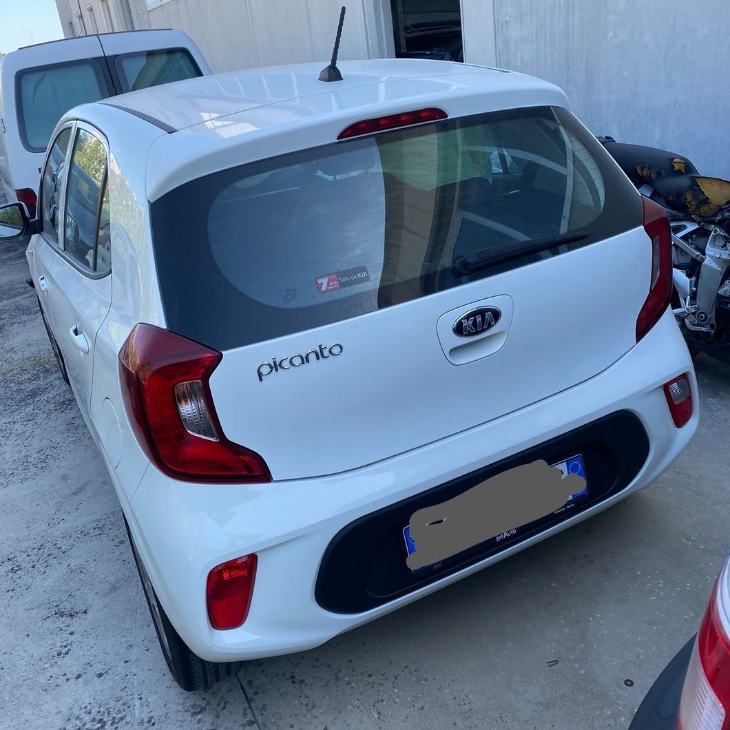 macchina bianca