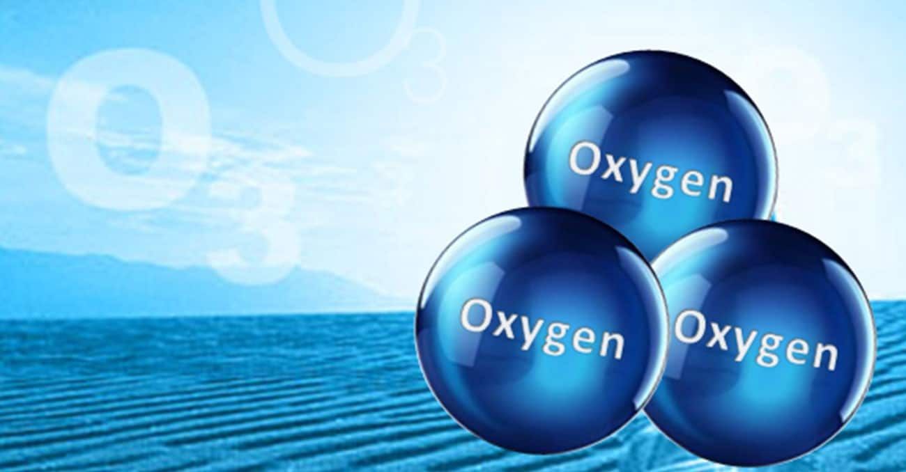 Three blue oxygen spheres with