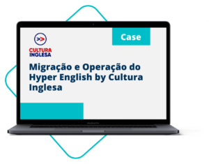 Um laptop com as palavras migração e operação do hyper english da cultura inglesa na tela