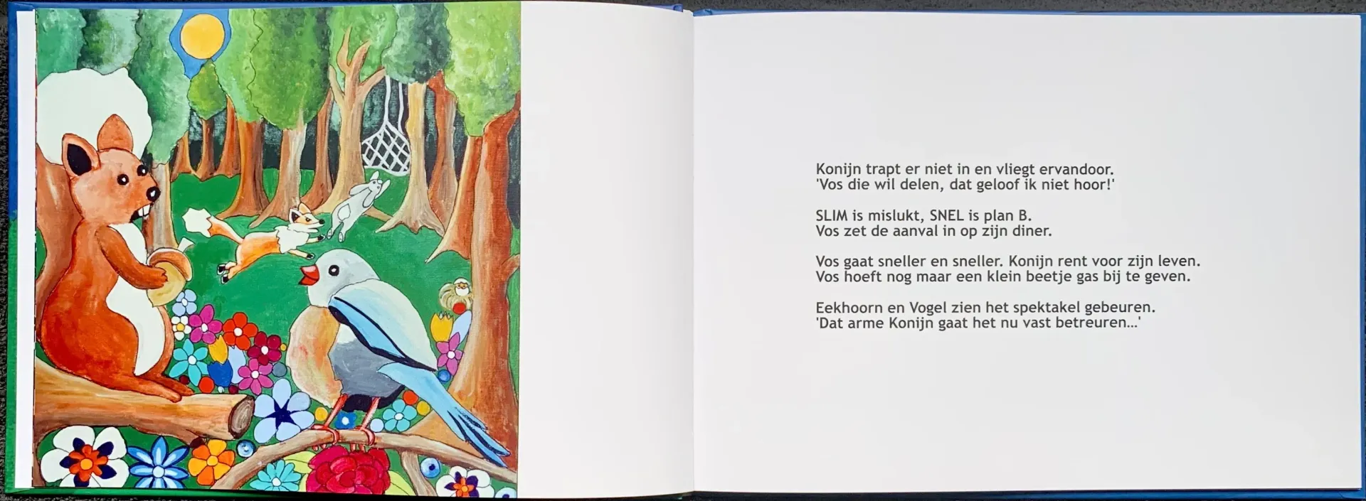 Geïllustreerde vos en konijn tussen bloemen met de Nederlandse titel 