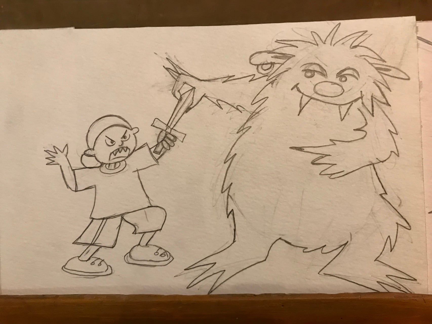 Op een tekening houdt een kind een zwaard gericht op een groot, harig monster met een brede grijns.